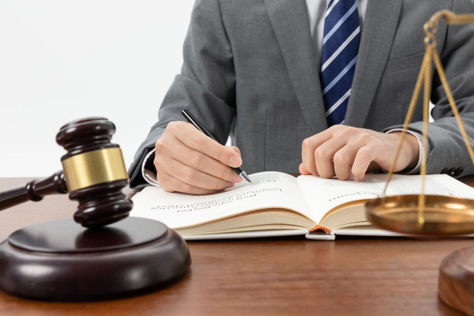 Top-Paying UK Lawyers: What Type Reigns Supreme?