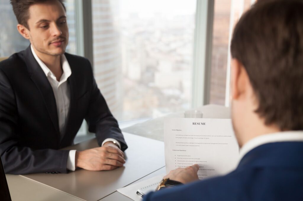 Hr manager asking applicant about work experience